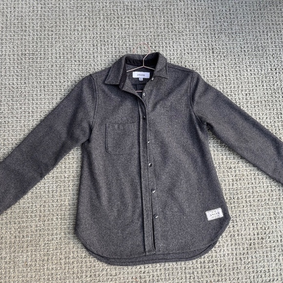 Anian Women's Modern Melton Wool Shirt in charcoal/dark grey —size Small - Picture 6 of 6